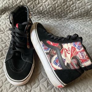 EUC - VANS - Mens size 10.5 - Cool pattern